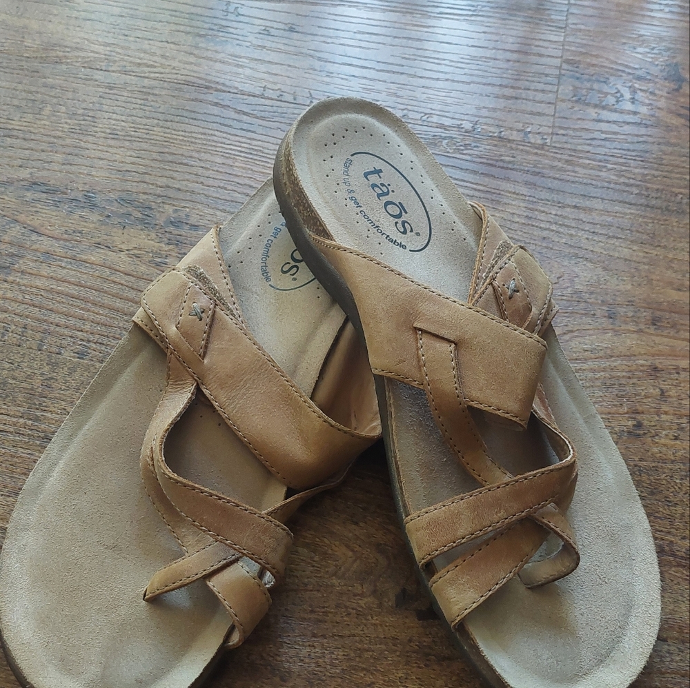 Taos Footwear Tan Slippers